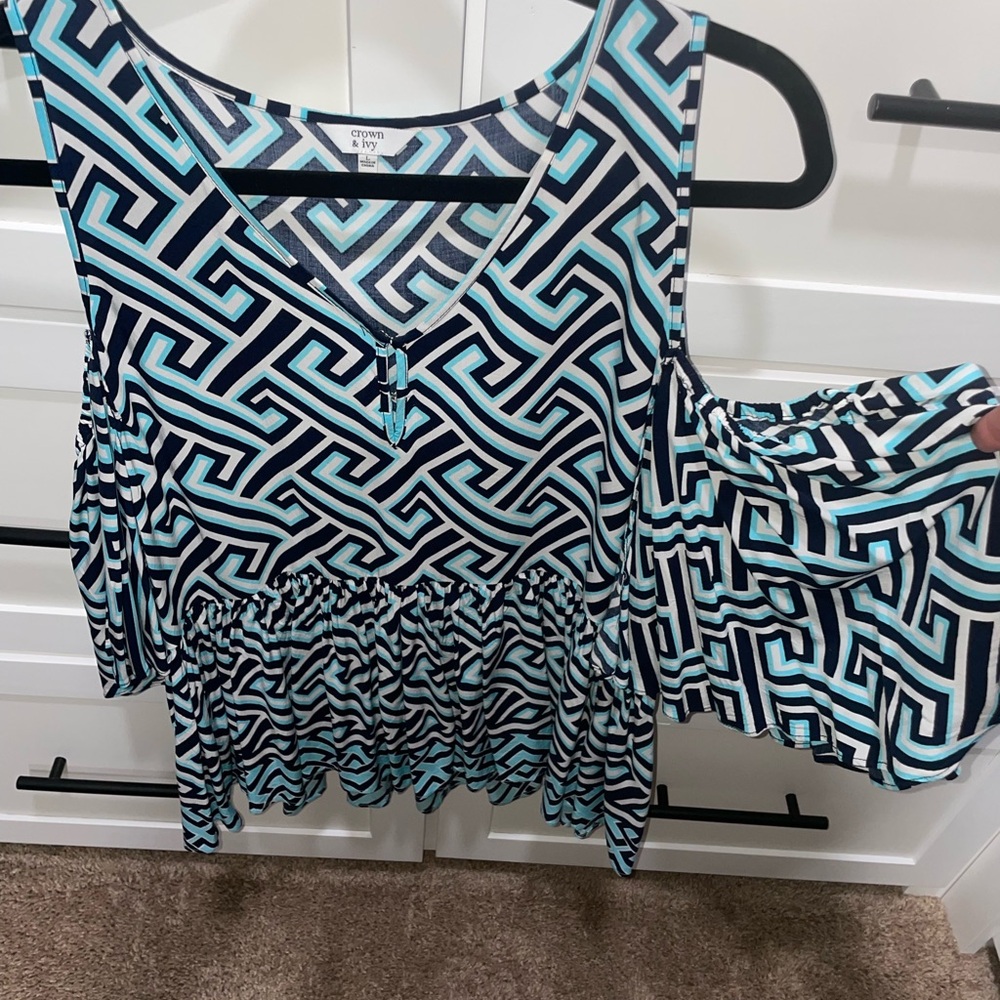 Geometric Patterned  Top - Picture 2 of 4